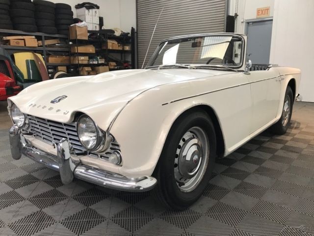 1962 Triumph TR4 4-SPEED. EARLY DASH, BUBBLE GLASS GAUGES. - photo 10
