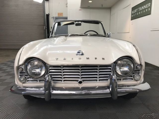 1962 Triumph TR4 4-SPEED. EARLY DASH, BUBBLE GLASS GAUGES. - photo 12