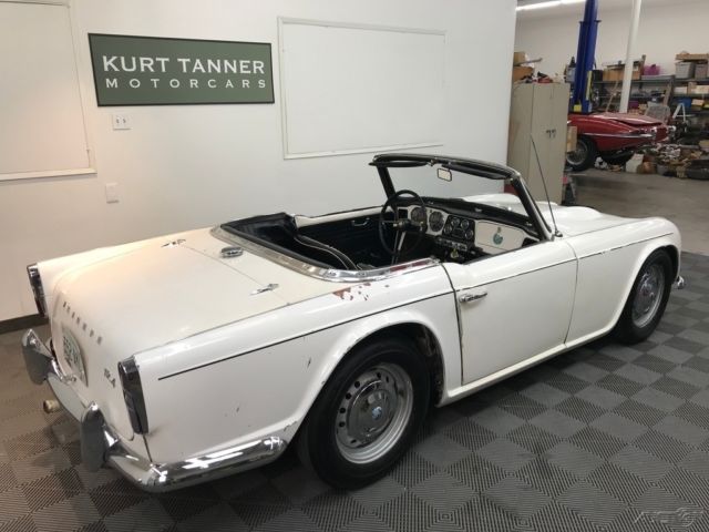 1962 Triumph TR4 4-SPEED. EARLY DASH, BUBBLE GLASS GAUGES. - photo 5