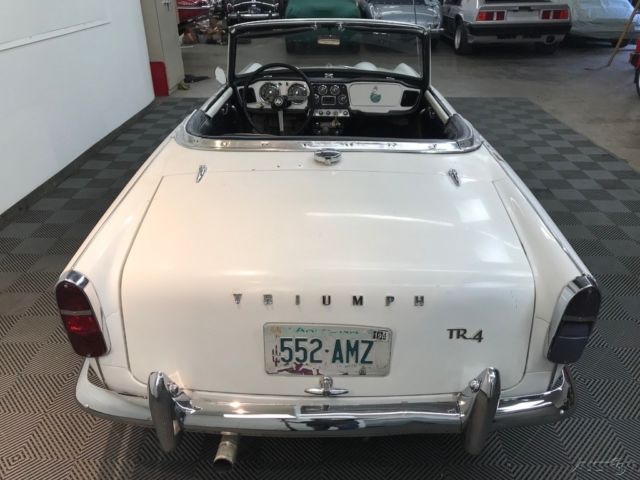 1962 Triumph TR4 4-SPEED. EARLY DASH, BUBBLE GLASS GAUGES. - photo 6