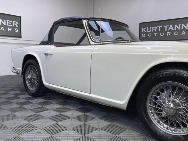 1962 Triumph TR4 1962 TRIUMPH TR4. OLDE ENGLISH WHITE WITH RED TRIM - photo 10