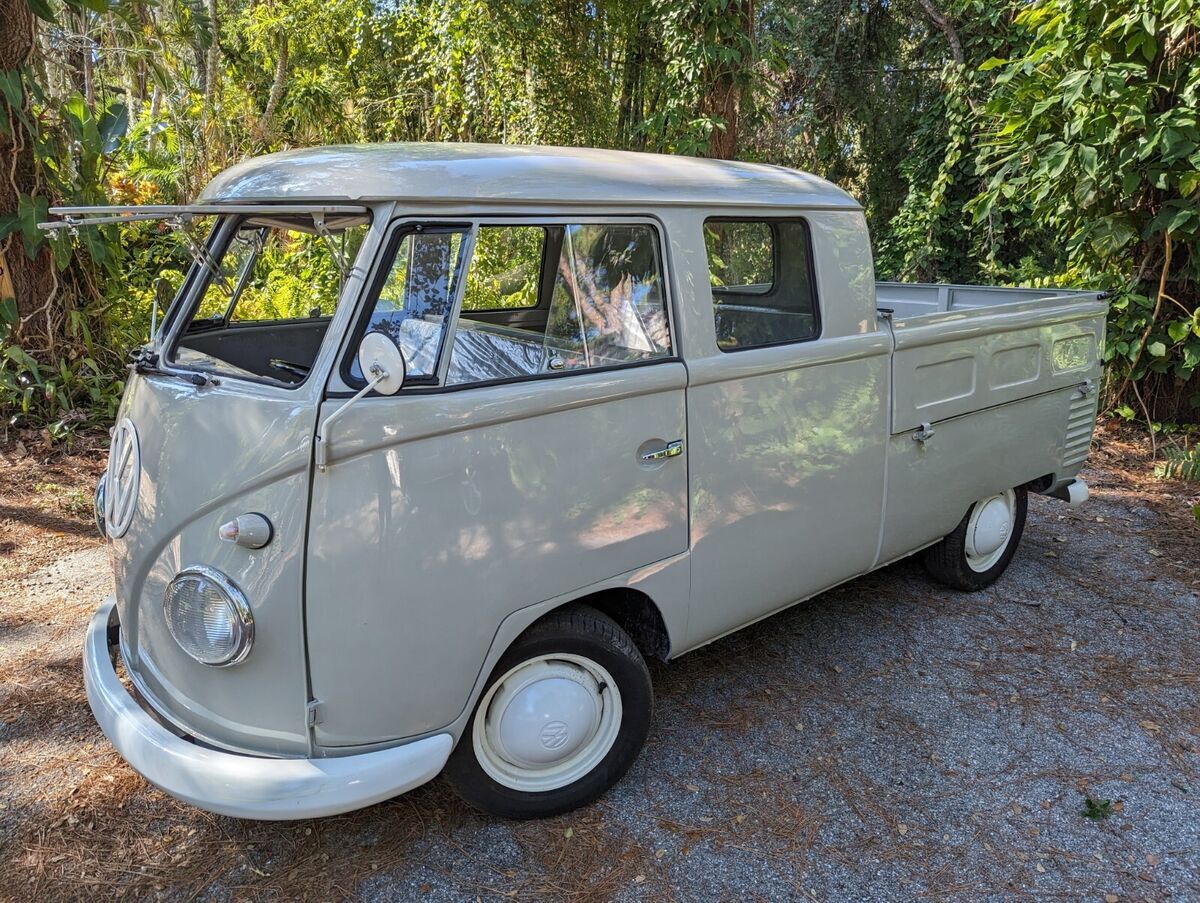 1962 Volkswagwn double-cab pick-up 1962 Volkswagen Bus/Vanagon