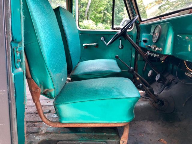1962 Willys 439 4X4 WAGON CUSTOM CLASSIC - photo 4