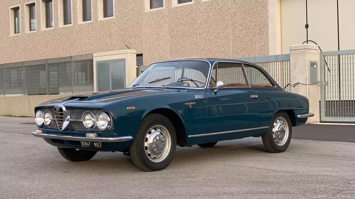 1963 Alfa Romeo Sprint 2600 1963 Alfa Romeo Sprint 2600 Sprint 260 One of 6,999 Fully restored in 1990s