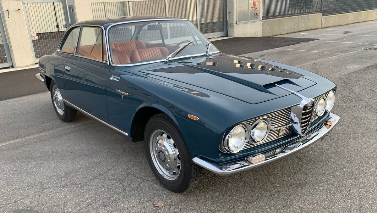 1963 Alfa Romeo Sprint 2600 Sprint 260 One of 6,999 Fully restored in 1990s - photo 4