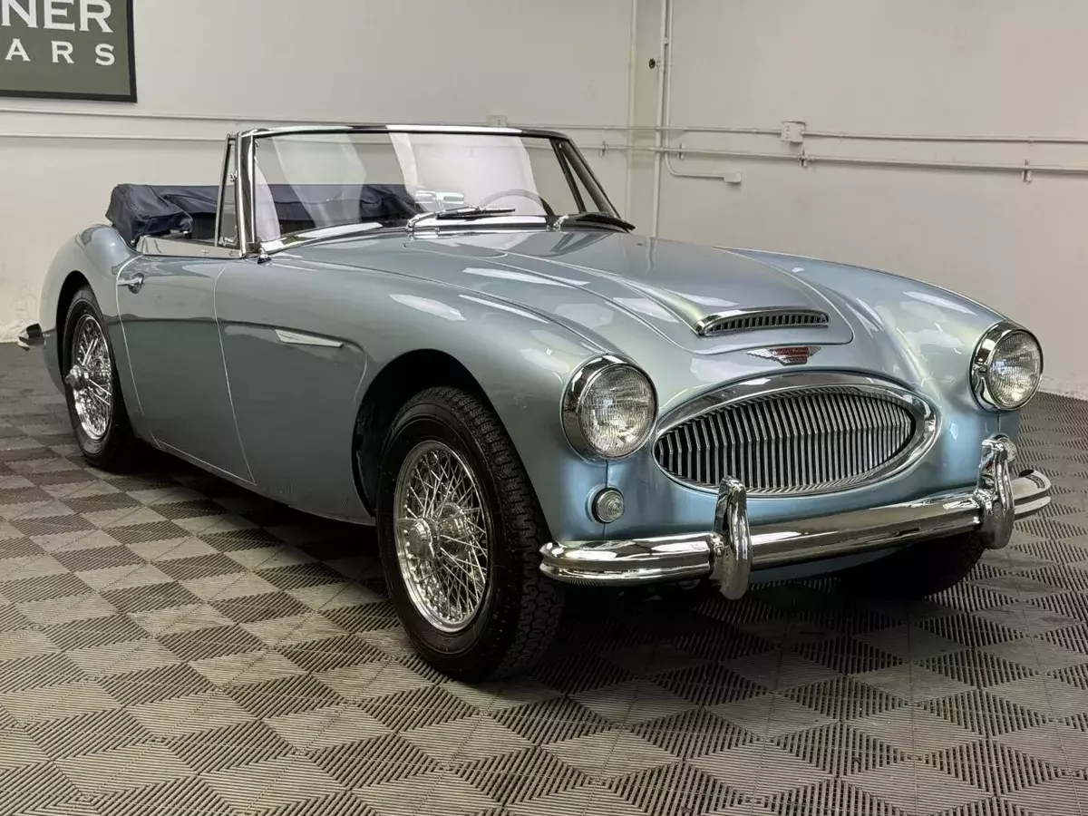 1963 AUSTIN-HEALEY 3000 MK2 BJ-7 SPORTS CONVERTIBLE. 4-SPEED WITH OVERDRIVE 1963 Austin Healey 3000