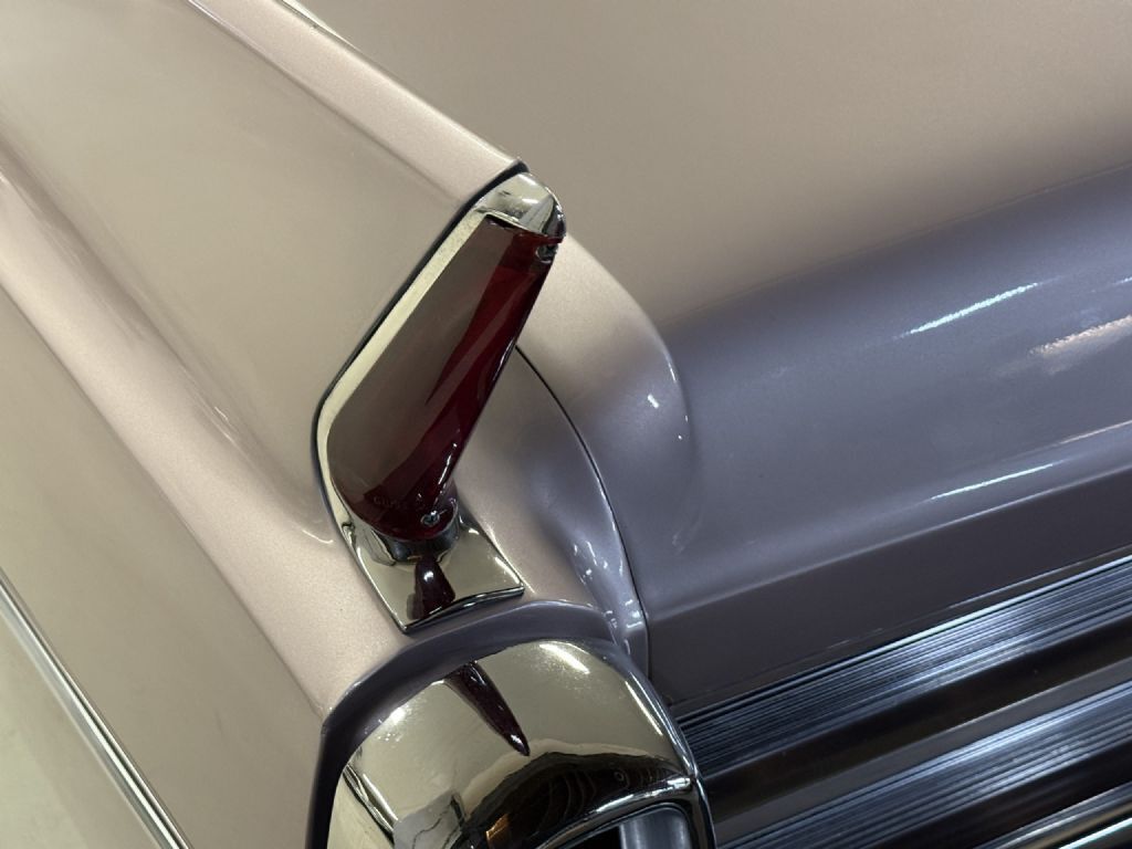 1963 Cadillac Series 62 Convertible - photo 2