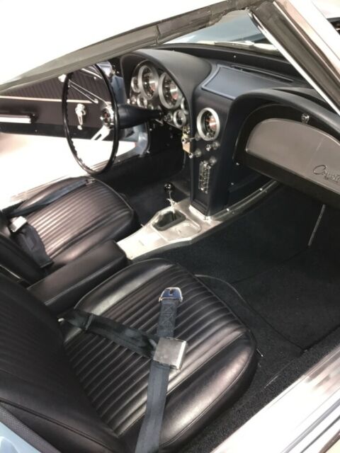 1963 Chevrolet Corvette Convertible - photo 9