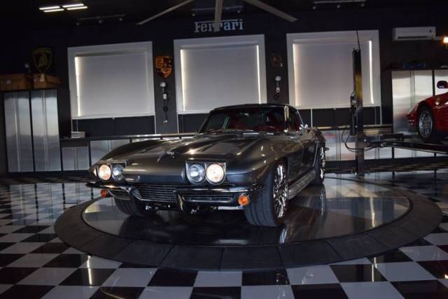 1963 Chevrolet Corvette Spilt Window - photo 9