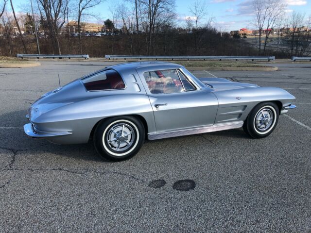 1963 Chevrolet Corvette red vinyl - photo 2