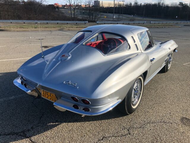 1963 Chevrolet Corvette red vinyl - photo 3