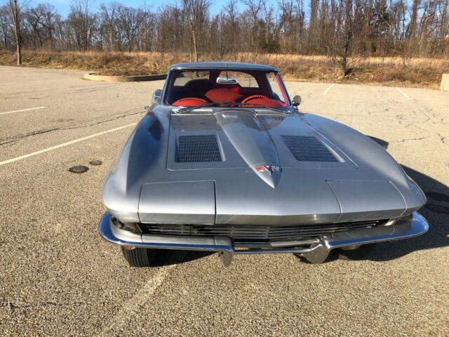 1963 Chevrolet Corvette red vinyl - photo 4
