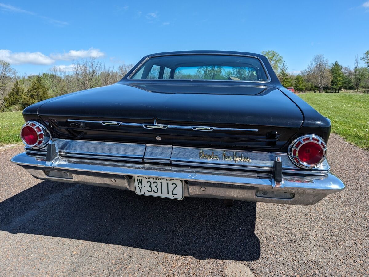 1963 Chrysler New Yorker Deluxe Sedan Formal Black-Madison Grey 413ci V8 Auto - photo 10