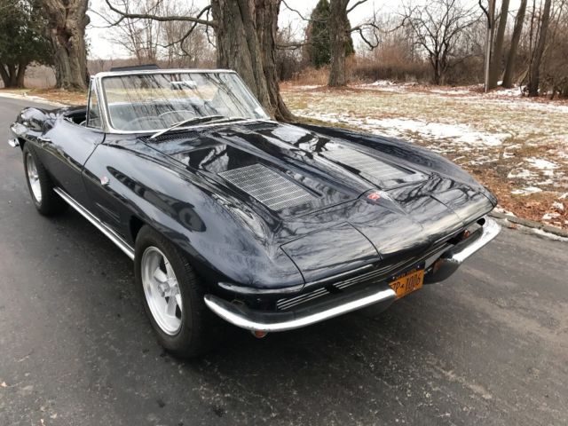 1963 Chevrolet Corvette Convertible - photo 2