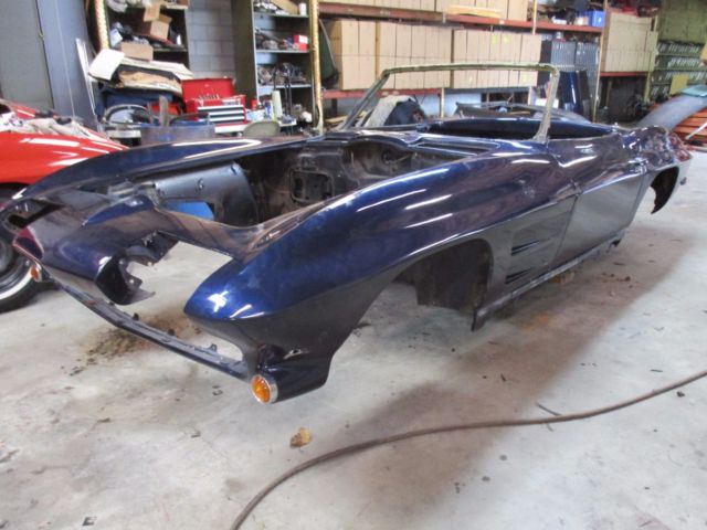 1963 Chevrolet Corvette STING RAY - photo 2