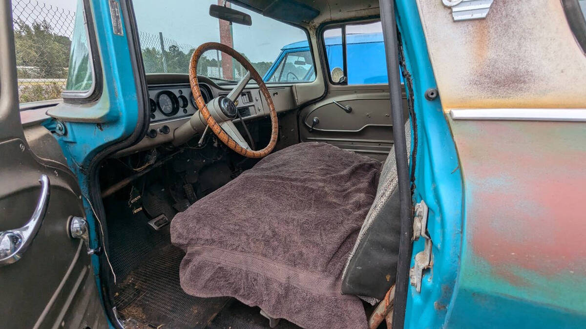 1963 GMC Suburban - photo 11