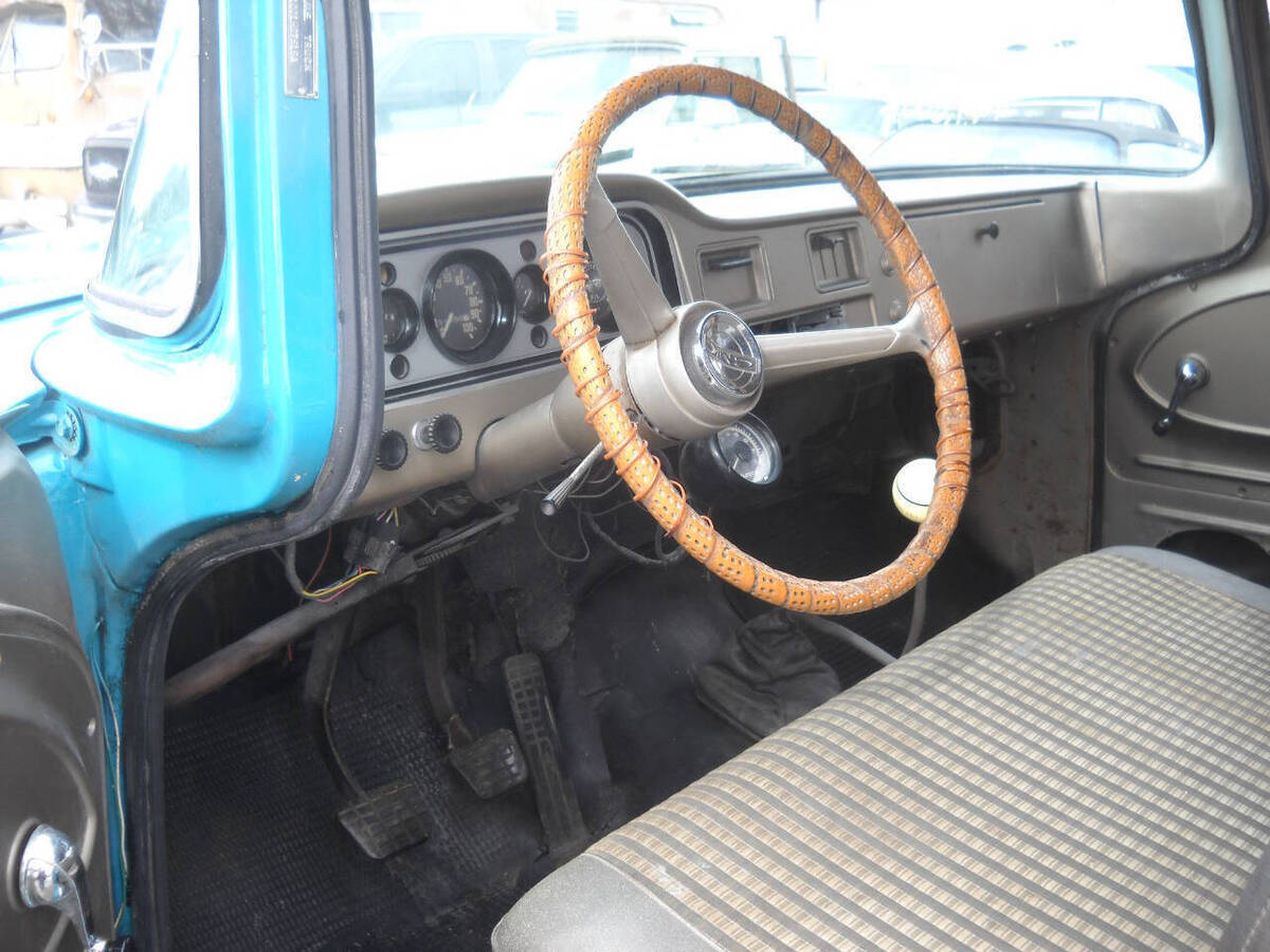 1963 GMC Suburban - photo 12