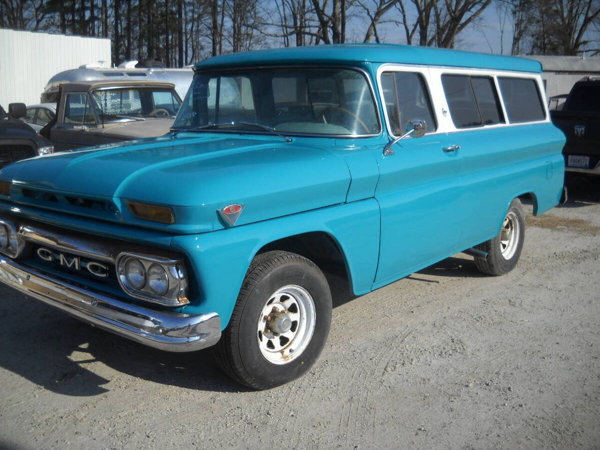 1963 GMC Suburban - photo 3