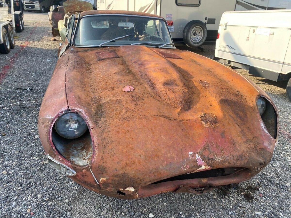 1963 Jaguar E-Type Numbers matching FHC - photo 2