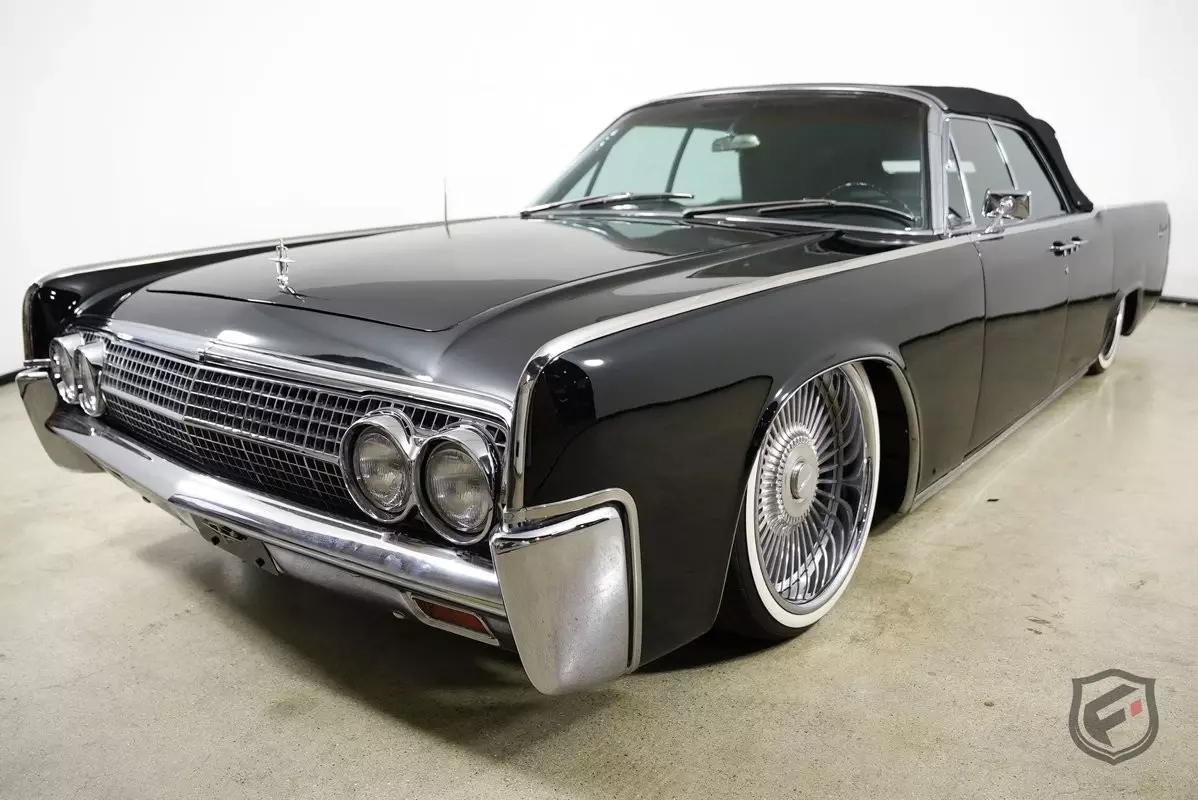 1963 Lincoln Continental Convertible Resto-Mod Triple - Black Perfection - photo 10