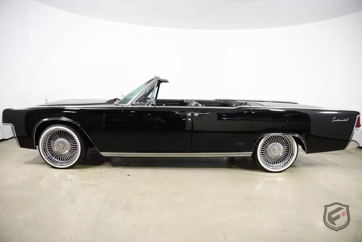 1963 Lincoln Continental Convertible Resto-Mod Triple - Black Perfection - photo 12