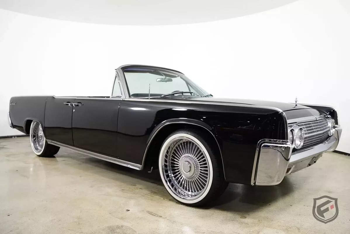 1963 Lincoln Continental Convertible Resto-Mod Triple - Black Perfection - photo 2