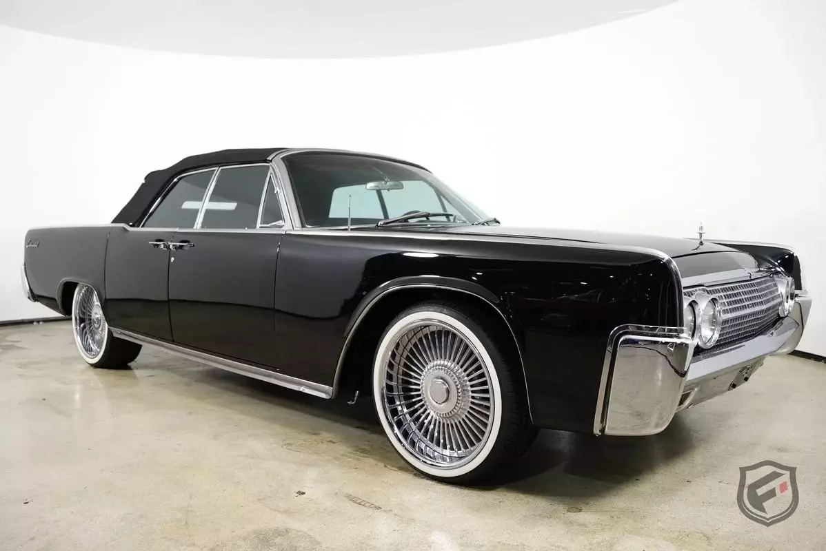 1963 Lincoln Continental Convertible Resto-Mod Triple - Black Perfection - photo 3