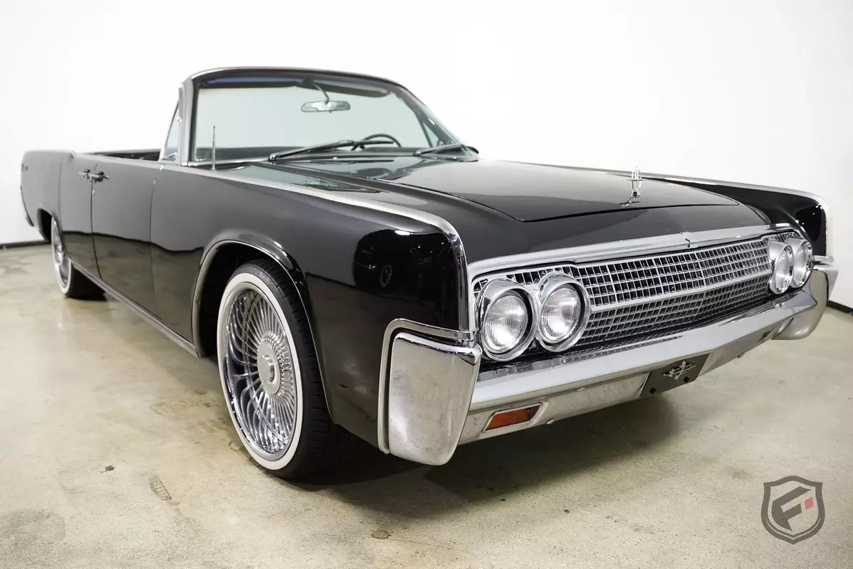 1963 Lincoln Continental Convertible Resto-Mod Triple - Black Perfection - photo 4