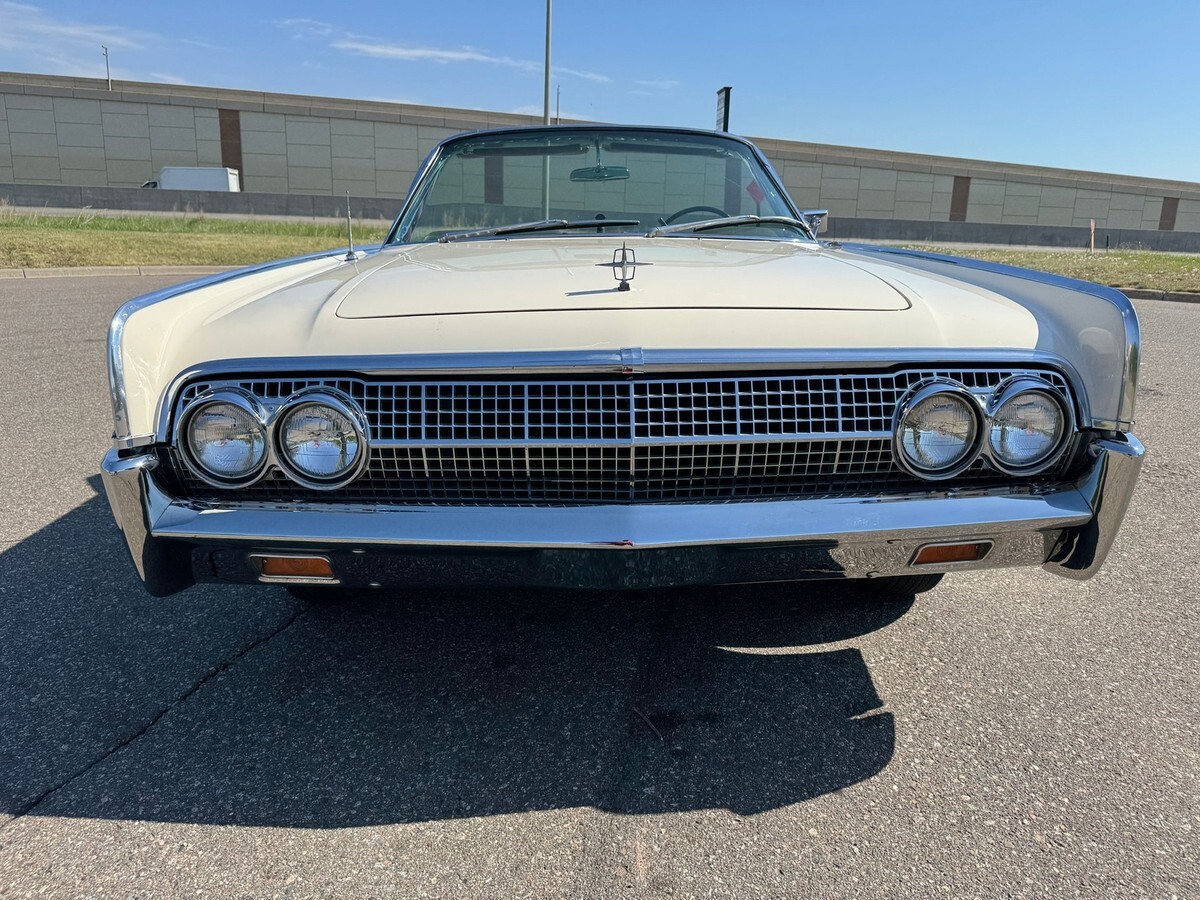 1963 Lincoln Continental Convertible - photo 9