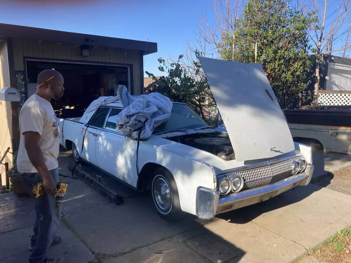 1963 Lincoln Continental Sedan White chrome 1963 Lincoln Continental chrome