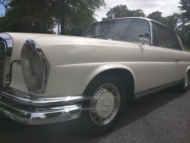 1963 Mercedes-Benz 220SEB Opera Coupe 1963 Mercedes-Benz 200-Series 220SEB