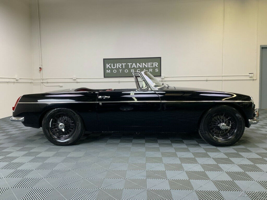 1963 MG MGB 1963 MGB ROADSTER. BLACK WITH RED TRIM - photo 8