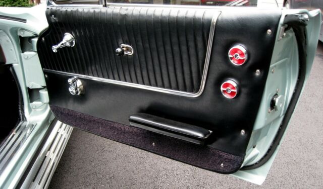 1963 Chevrolet Corvette Stingray Roadster - photo 12