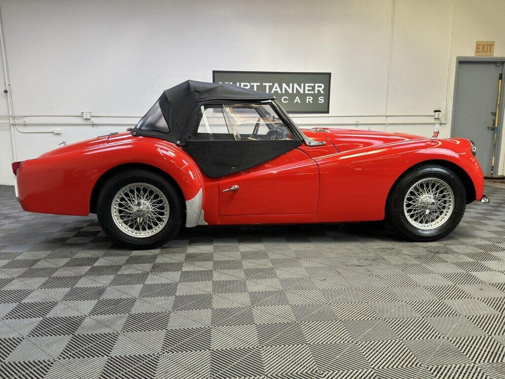 1963 Triumph TR3 ROADSTER. SIGNAL RED, BLACK TRIM, TOP, SIDECURTAINS. - photo 7