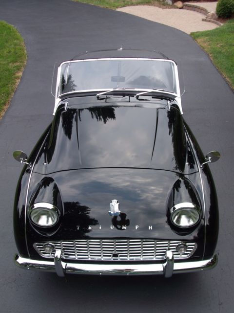 1963 Triumph TR3 2 Door convertible sports car - photo 3
