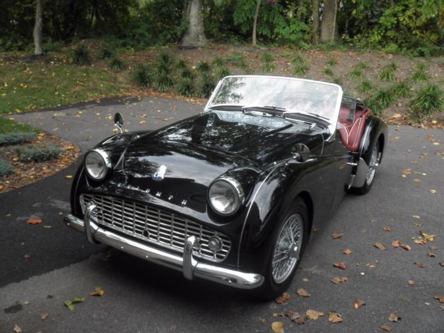 1963 Triumph TR3 2 Door convertible sports car - photo 4