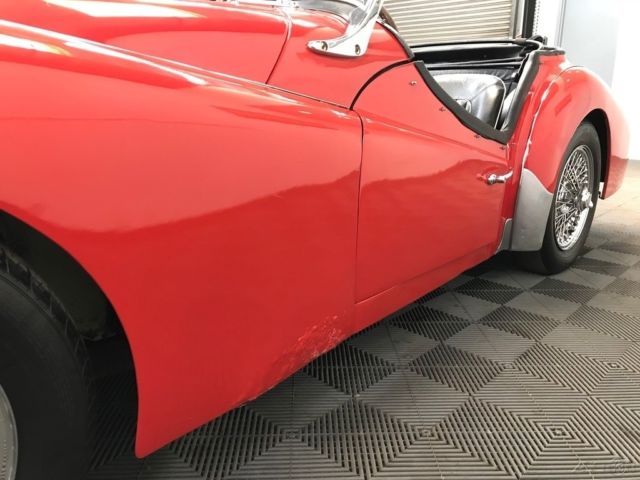 1963 Triumph TR3 4-SPEED. 60-SPOKE WIRES. WOOD/ALLOY STEERING WHEEL. - photo 12