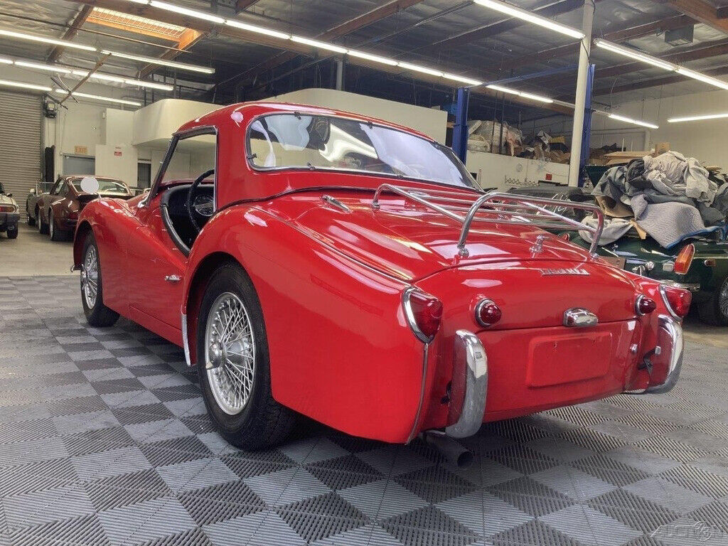 1963 Triumph TR3 1963 TRIUMPH TR3B. MATCHING RED FACTORY HARDTOP. - photo 11