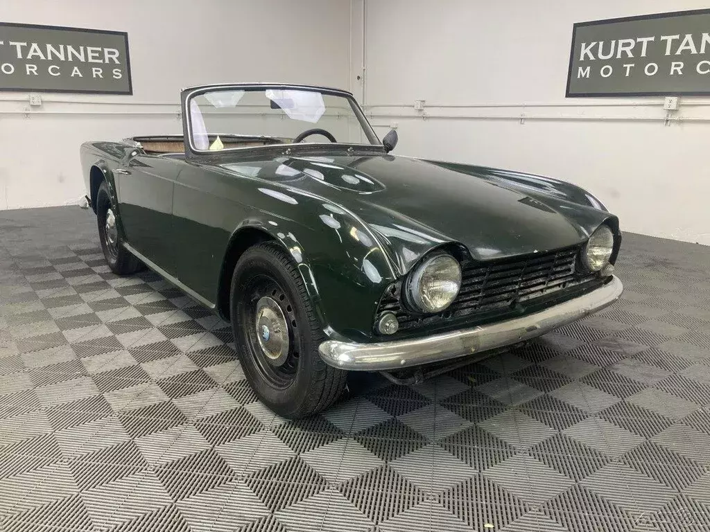 1963 TRIUMPH TR4. 4-SPEED OVERDRIVE. VERY GOOD CALIFORNIA CAR FOR IMPROVEMENT. 1964 Triumph Triumph 1963 TRIUMPH TR4. 4-SPEED OVERDRIVE.