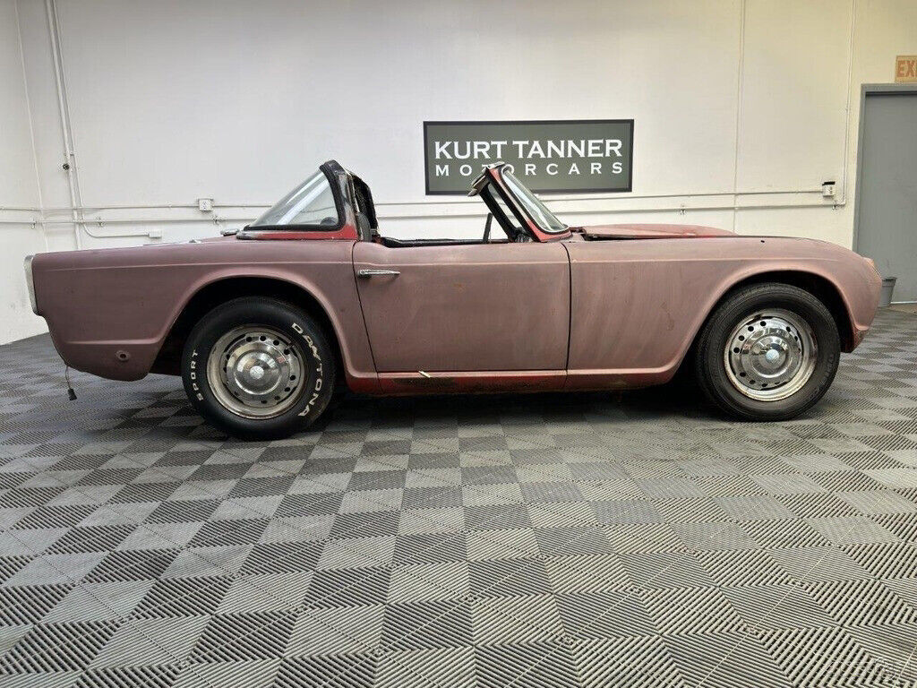 1963 Triumph TR4 1963 TRIUMPH TR4 SURREY TOP. ORIGINAL SIGNAL RED. - photo 8