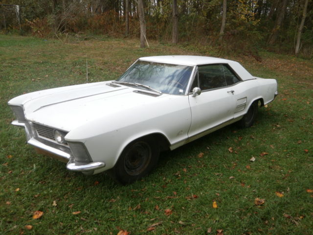 1963 White Buick Riviera with 401 motor that I think is factory bored to a 425 1963 Buick Riviera Base Hardtop 2-Door