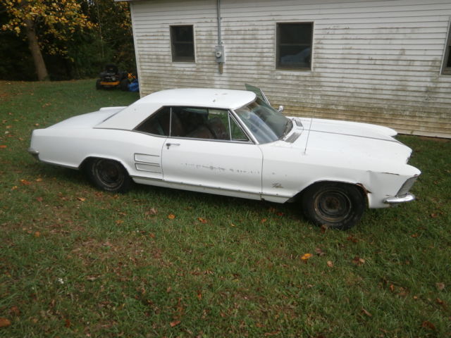 1963 Buick Riviera Base Hardtop 2-Door - photo 2