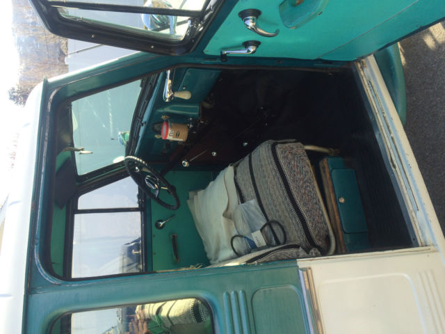 1963 Jeep Willys station wagon - photo 9