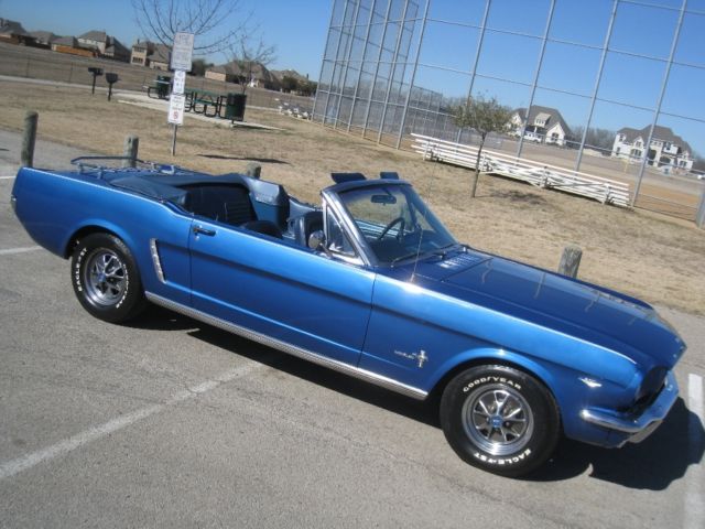 1964 1/2 Ford Convertible Mustang 260 Auto, powertop , powersteering 1965 Ford Mustang Convertible