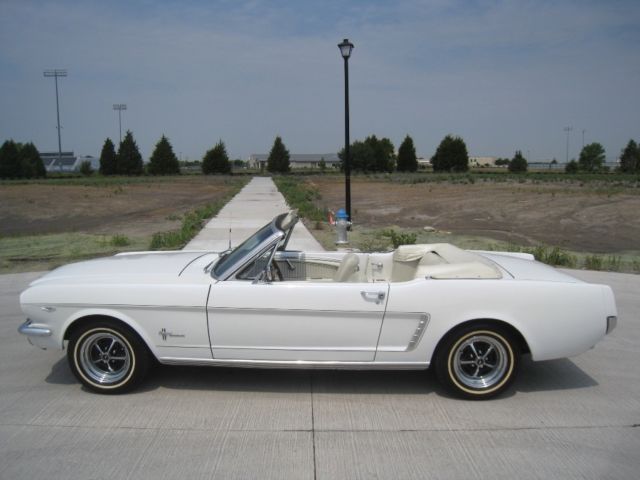 1964 1/2 Ford Mustang Convertible 289 4-speed w/ Pony Interior / Power Top 1965 Ford Mustang Convertible 4-speed
