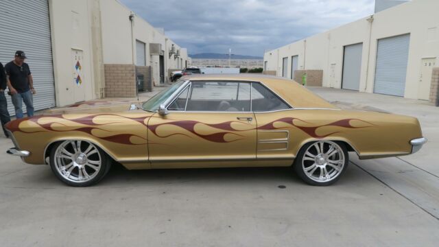 1964 Buick Riviera 465 WILDCAT! CUSTOM PAINT AND WHEELS! - photo 2