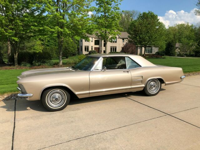 1964 Buick Riviera with fuel injection 1964 Buick Riviera base