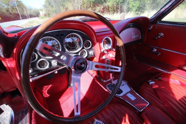 1964 Chevrolet Corvette - Red/Red W/ Hardtop - 350ci - photo 10