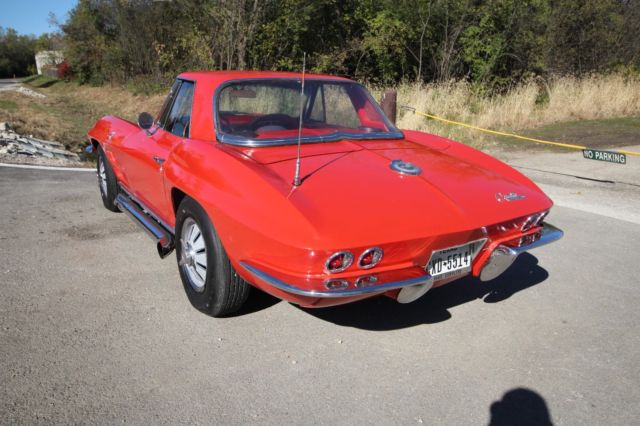 1964 Chevrolet Corvette - Red/Red W/ Hardtop - 350ci - photo 2