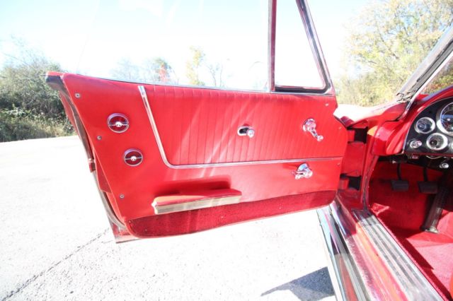 1964 Chevrolet Corvette - Red/Red W/ Hardtop - 350ci - photo 9